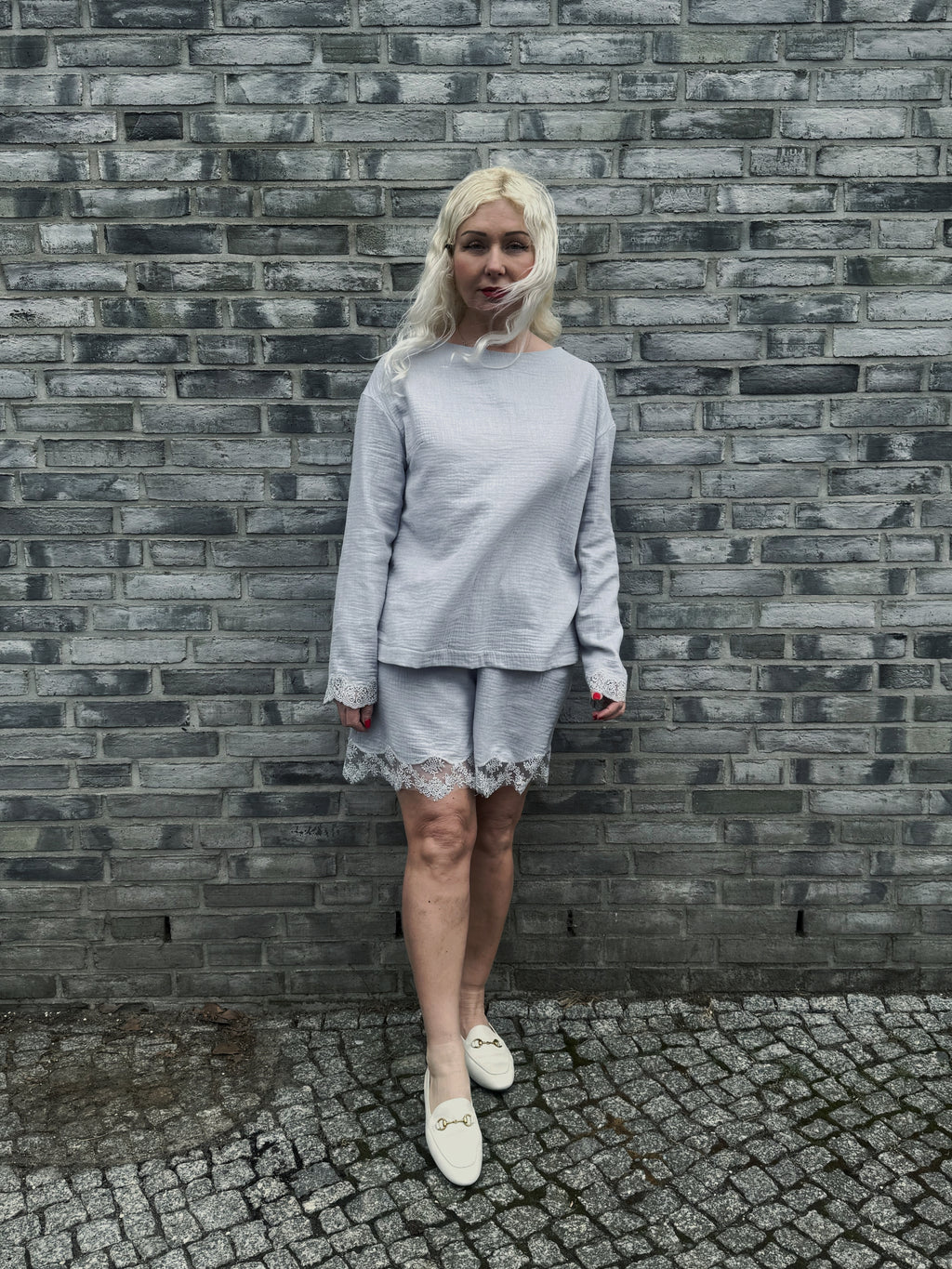 High-Waisted Linen Shorts with Lace Hem